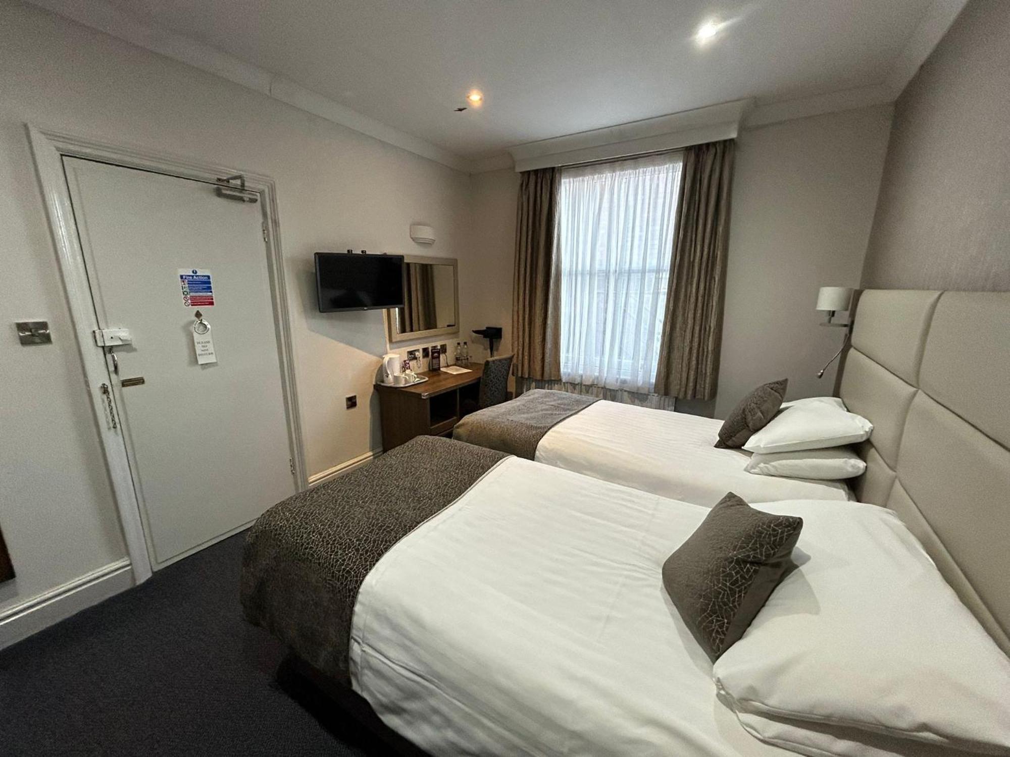 The Hind Hotel 웰링버러 객실 사진
